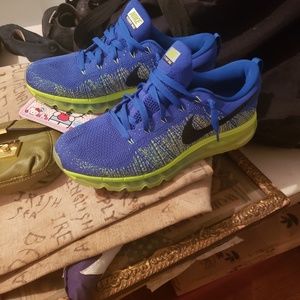 Sz 10 Nike flyknit air max